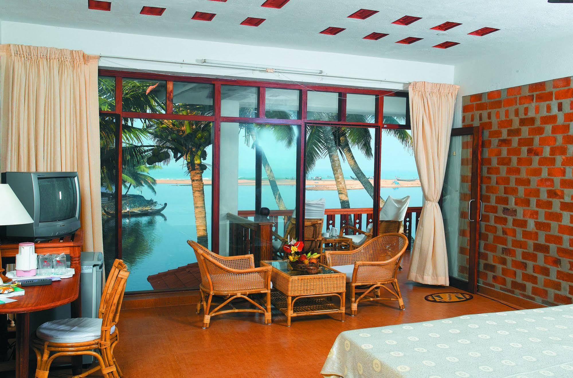 Beach And Lake Ayurvedic Resort, Kovalam Exterior foto