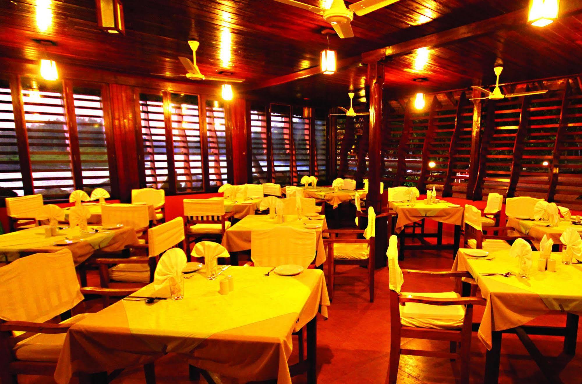 Beach And Lake Ayurvedic Resort, Kovalam Exterior foto